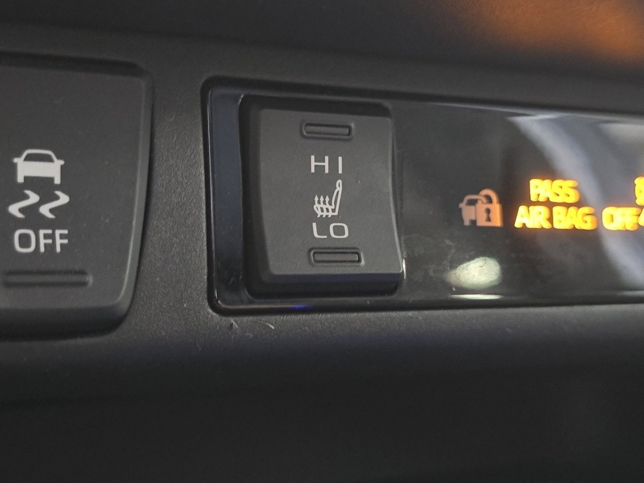 Certified 2023 Toyota RAV4 XLE w/ XLE Grade Weather Package AWD/4WD image 5