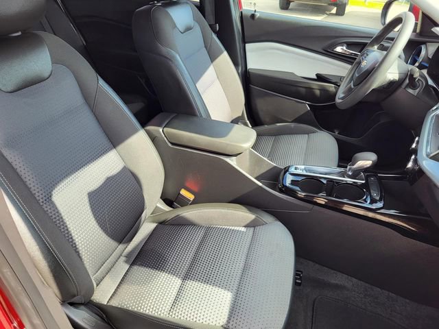 Used 2025 Chevrolet Trax LT FWD image 21