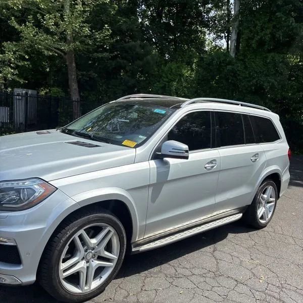 Used 2016 Mercedes-Benz GL 550 4MATIC image 2