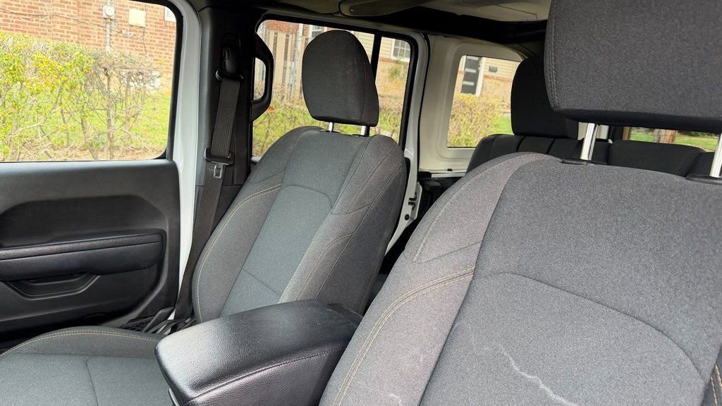 Used 2024 Jeep Wrangler Sport S image 9