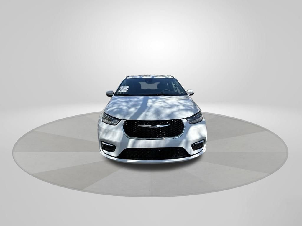 Certified 2023 Chrysler Pacifica Touring-L FWD image 2