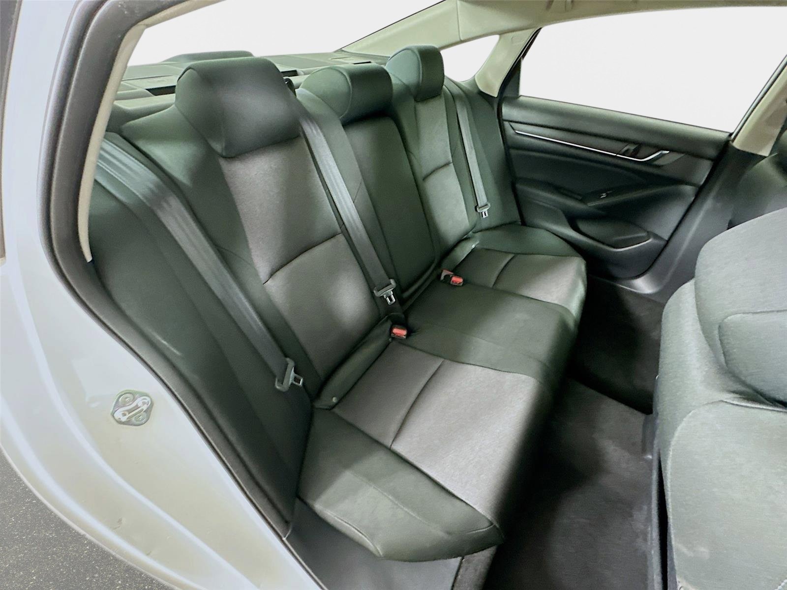 Used 2018 Honda Accord LX image 31