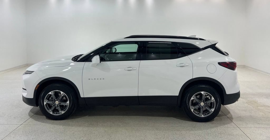 Used 2023 Chevrolet Blazer LT w/ Convenience Package FWD image 2