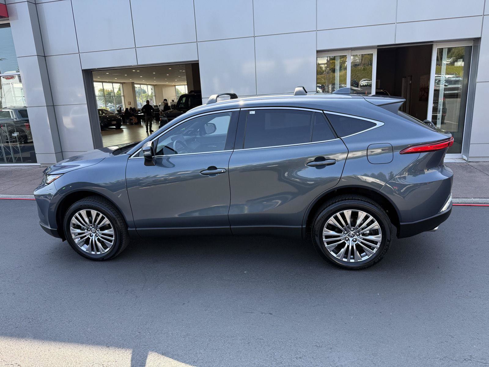 Certified 2024 Toyota Venza XLE AWD/4WD image 4