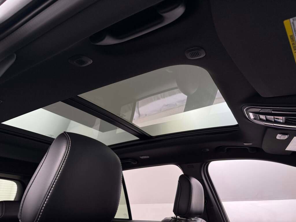 New 2025 Jeep Grand Cherokee Limited w/ Black Appearance Package image 21