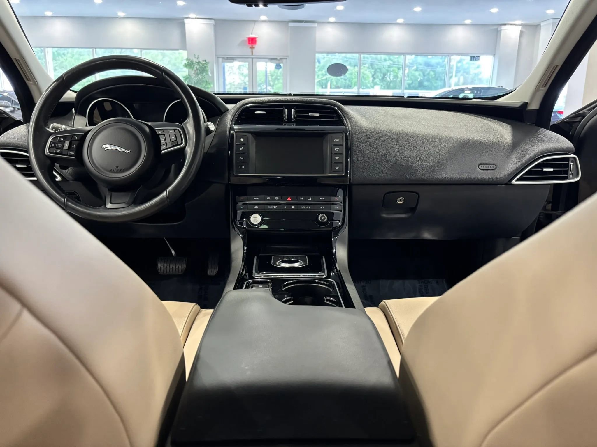 Used 2017 Jaguar XE Premium image 25