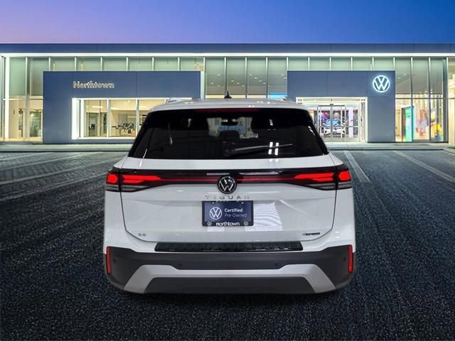 Used 2025 Volkswagen Tiguan SE image 28