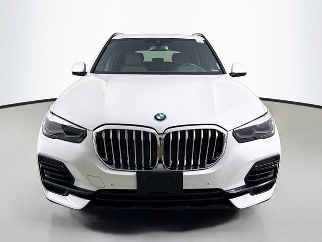 Used 2022 BMW X5 xDrive40i w/ Premium Package AWD/4WD image 2