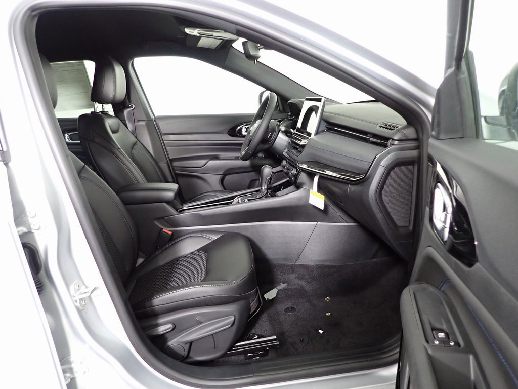 New 2026 Jeep Compass Latitude image 28