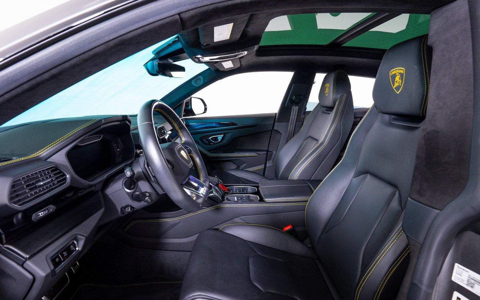Used 2021 Lamborghini Urus AWD/4WD image 15