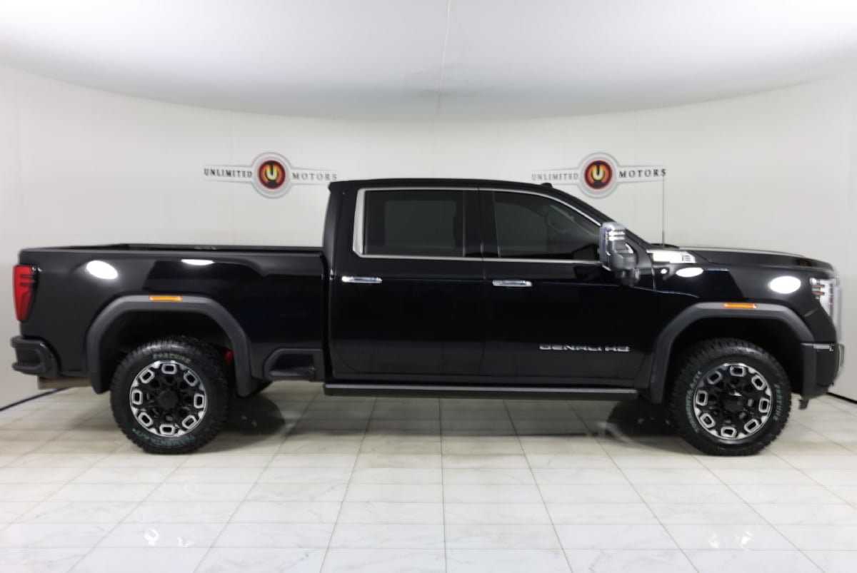 Used 2024 GMC Sierra 2500 Denali AWD/4WD image 2