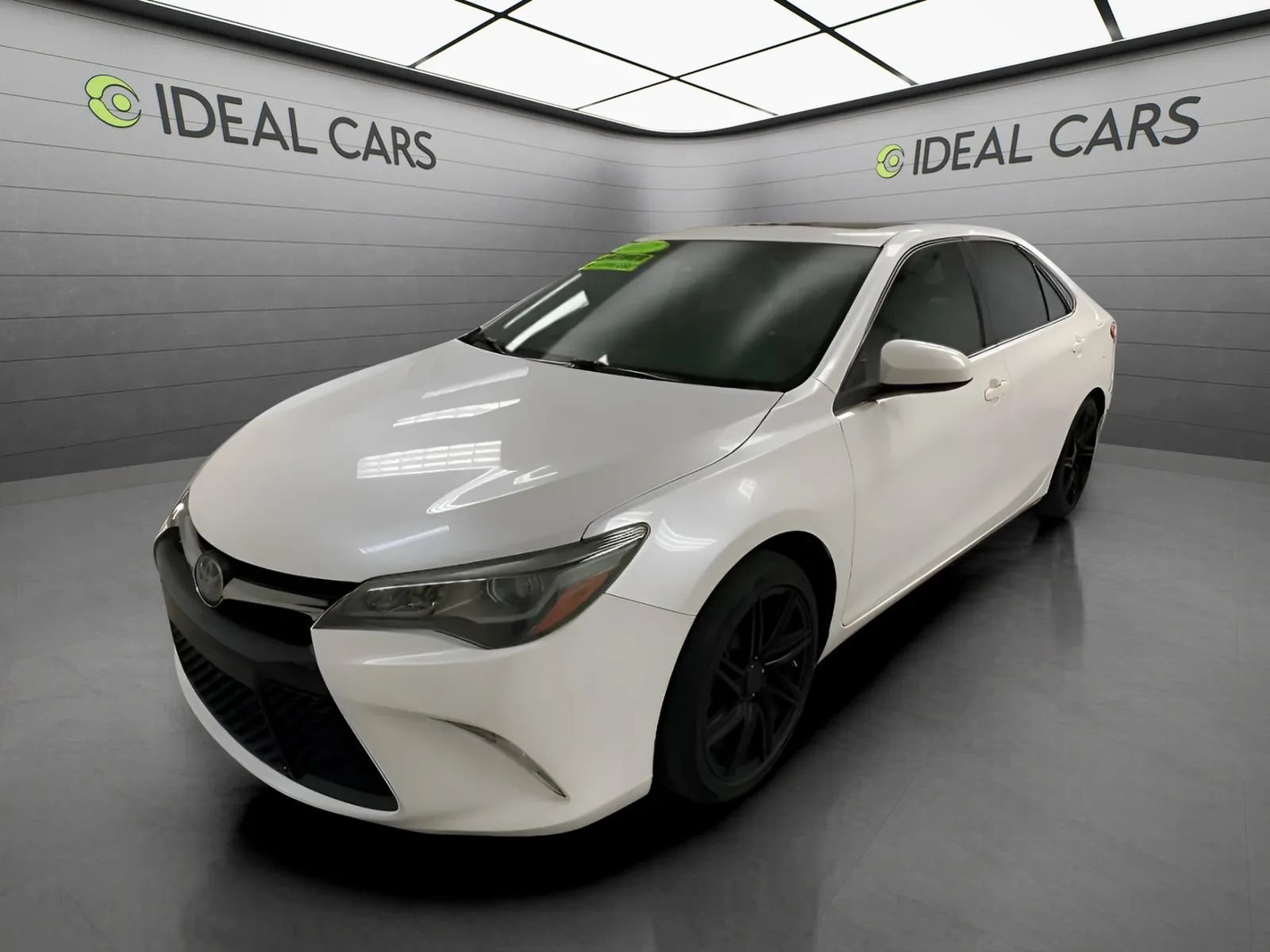 Used 2017 Toyota Camry XSE w/ Advanced Technology Package FWD image 1