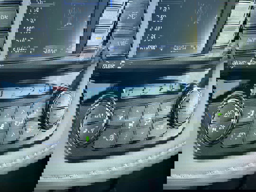 Used 2015 Toyota RAV4 Limited w/ Technology Package image 18