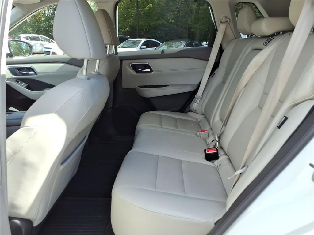 Used 2021 Nissan Rogue SV w/ Premium Package image 21