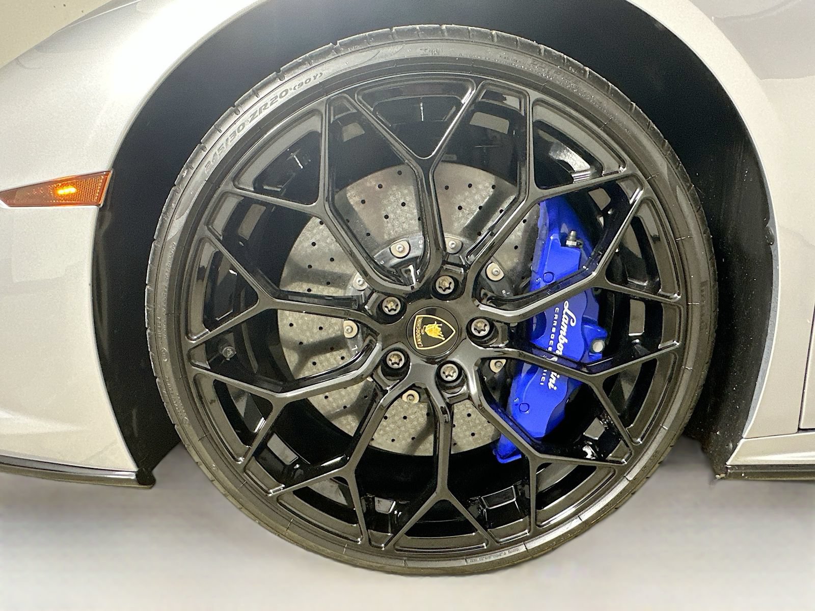 Used 2023 Lamborghini Huracan EVO RWD image 45