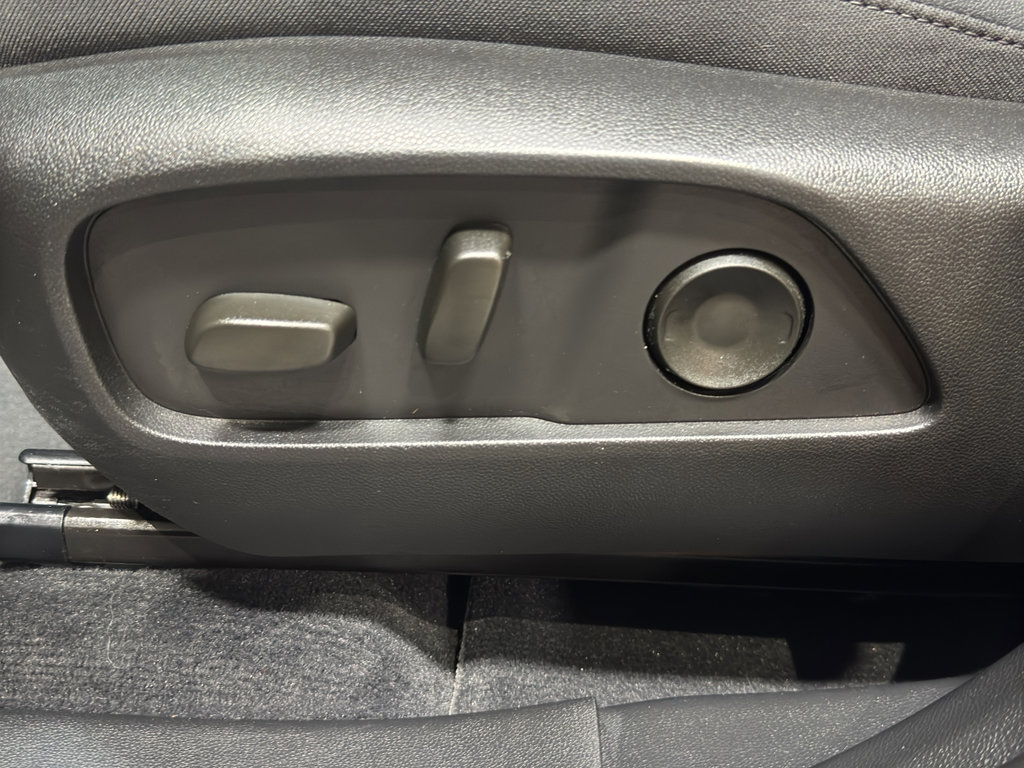 Used 2025 Chevrolet Equinox LT w/ Convenience Package II image 16