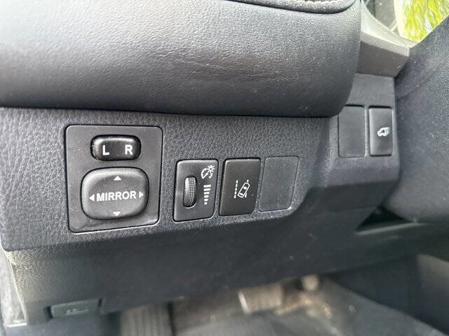Used 2016 Toyota RAV4 Limited image 16