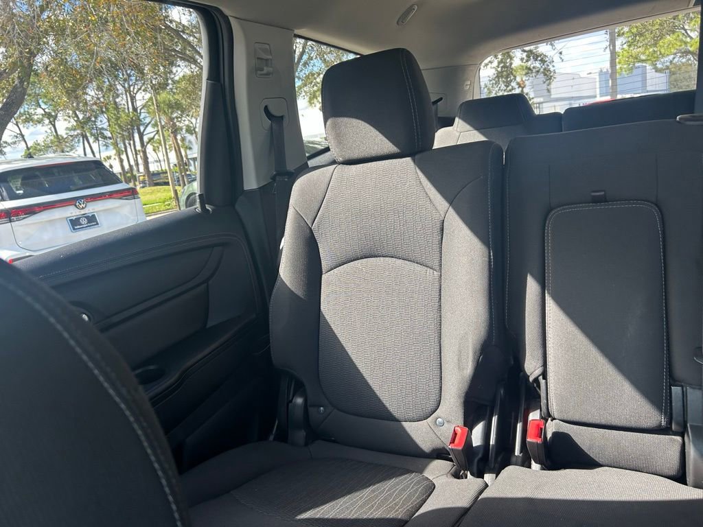 Used 2017 Chevrolet Traverse LT w/ Style and Technology Package image 12