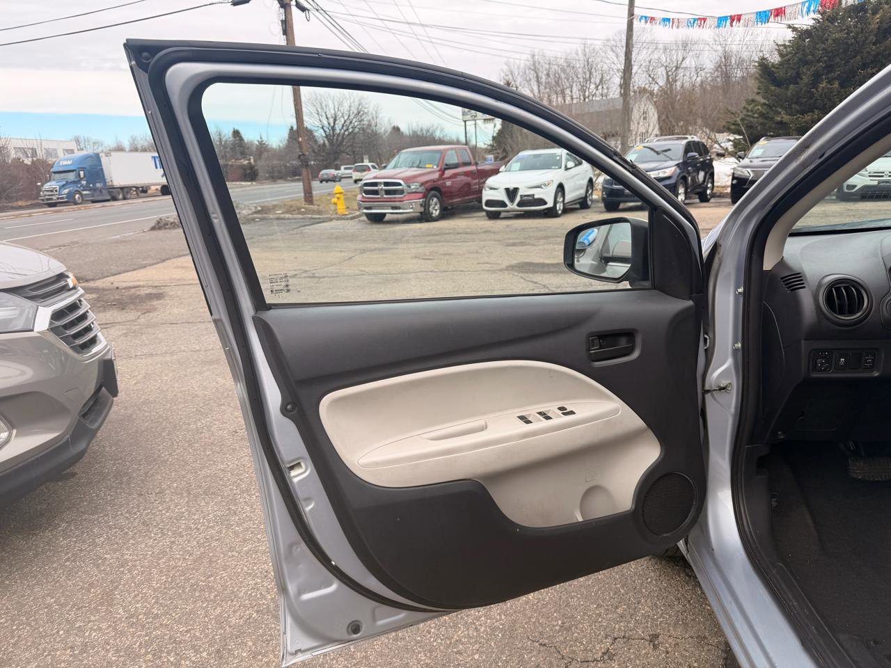 Used 2017 Mitsubishi Mirage G4 ES FWD image 11