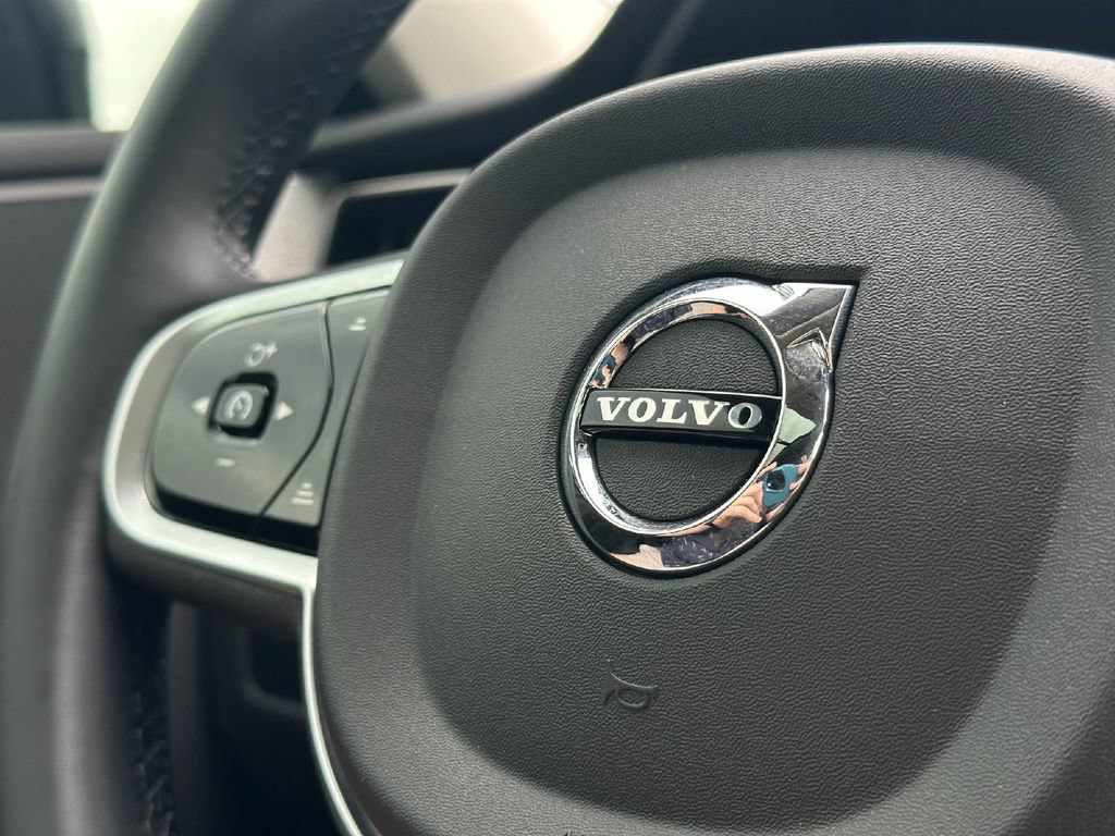 Used 2025 Volvo XC60 B5 Plus AWD/4WD image 33