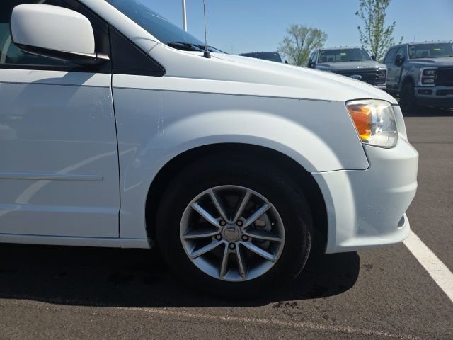 Used 2016 Dodge Grand Caravan SE image 4