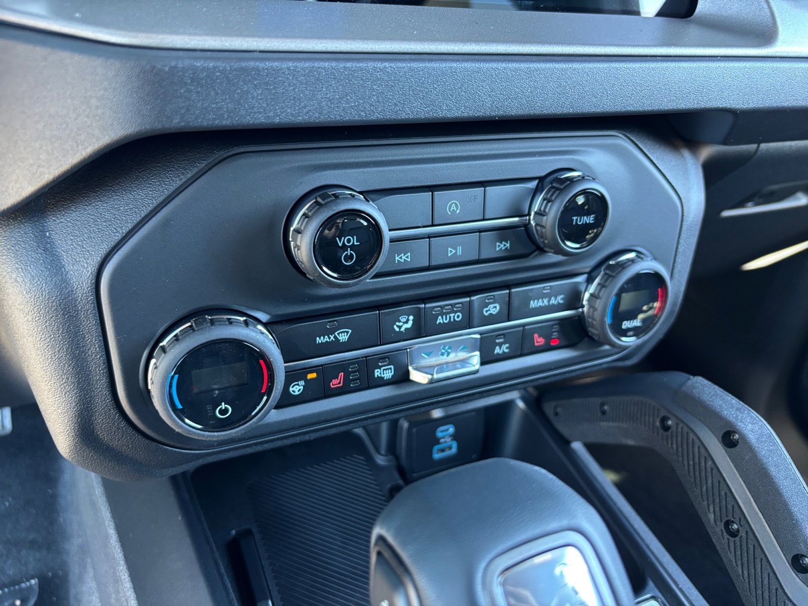 New 2025 Ford Bronco Outer Banks w/ Sasquatch Package image 31