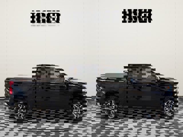 Used 2022 Chevrolet Silverado 1500 LT image 2