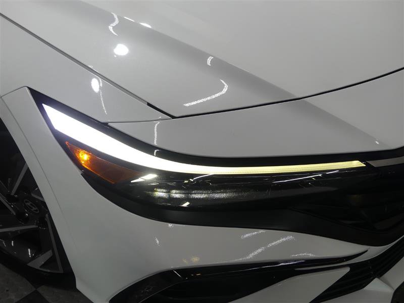 Used 2025 Hyundai Elantra Limited FWD image 15