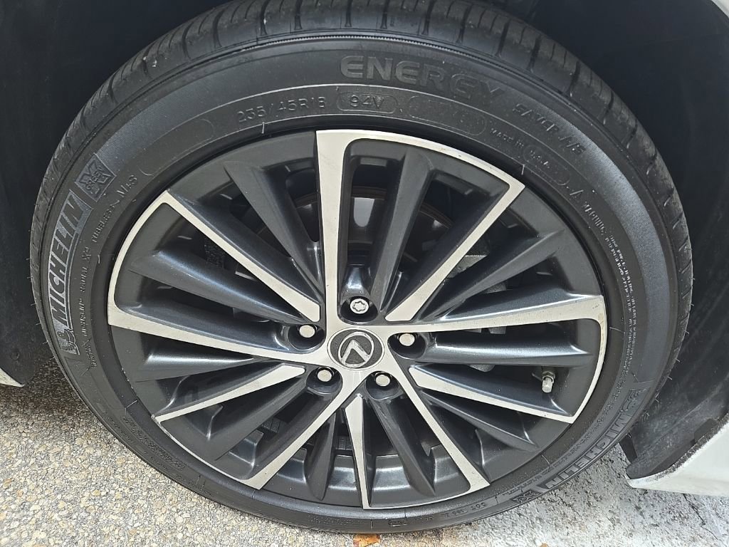 Certified 2024 Lexus ES 350 w/ Premium Package image 4