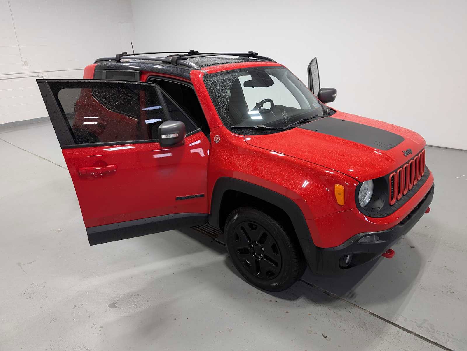 Used 2018 Jeep Renegade Trailhawk AWD/4WD image 16