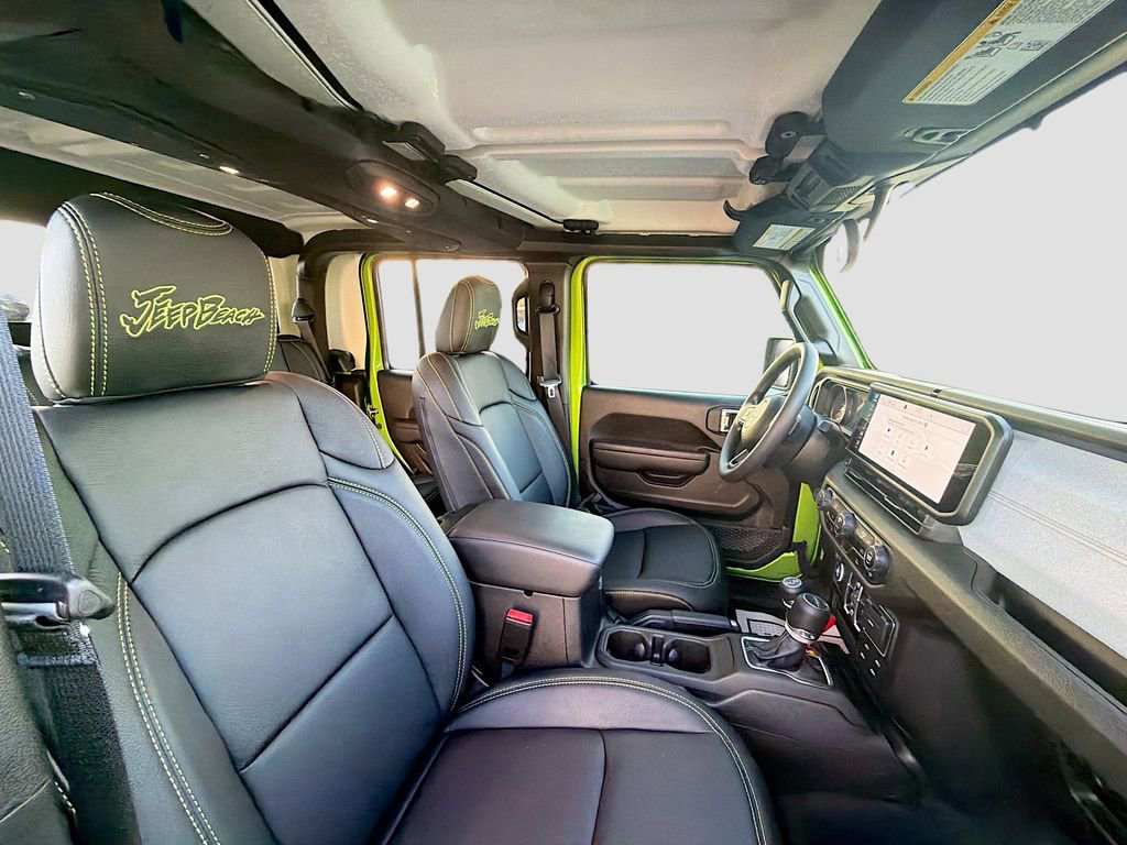 Used 2025 Jeep Gladiator Sport image 14