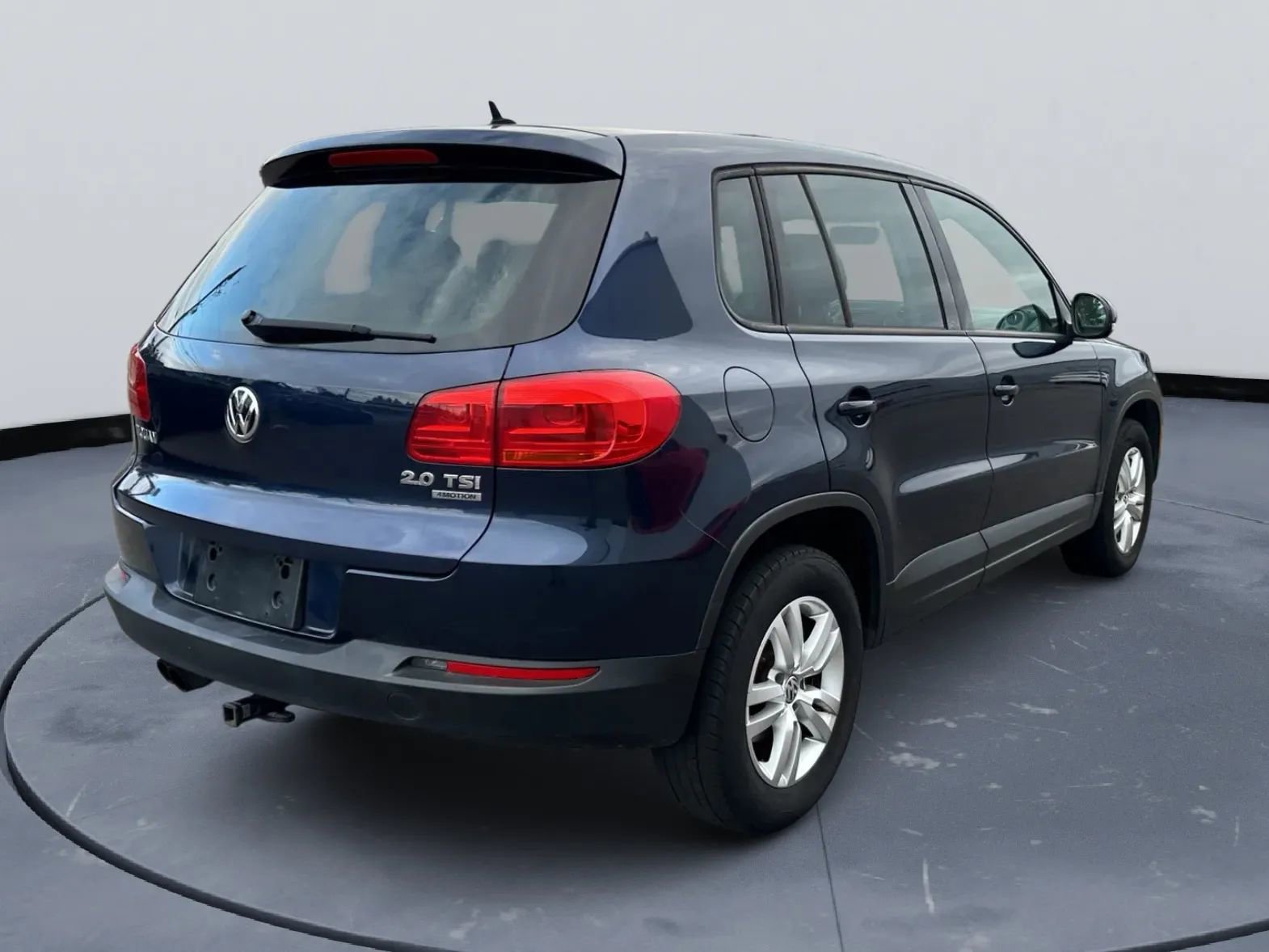 Used 2013 Volkswagen Tiguan S image 4
