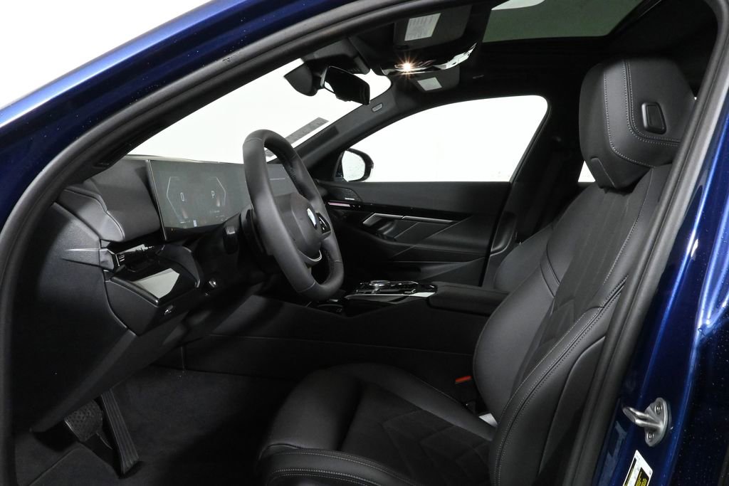 Used 2026 BMW 530i xDrive w/ Premium Package image 3