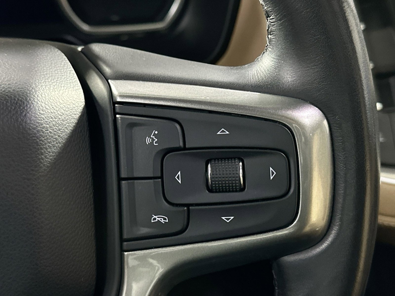 Used 2021 Chevrolet Tahoe Premier w/ Premium Package image 20