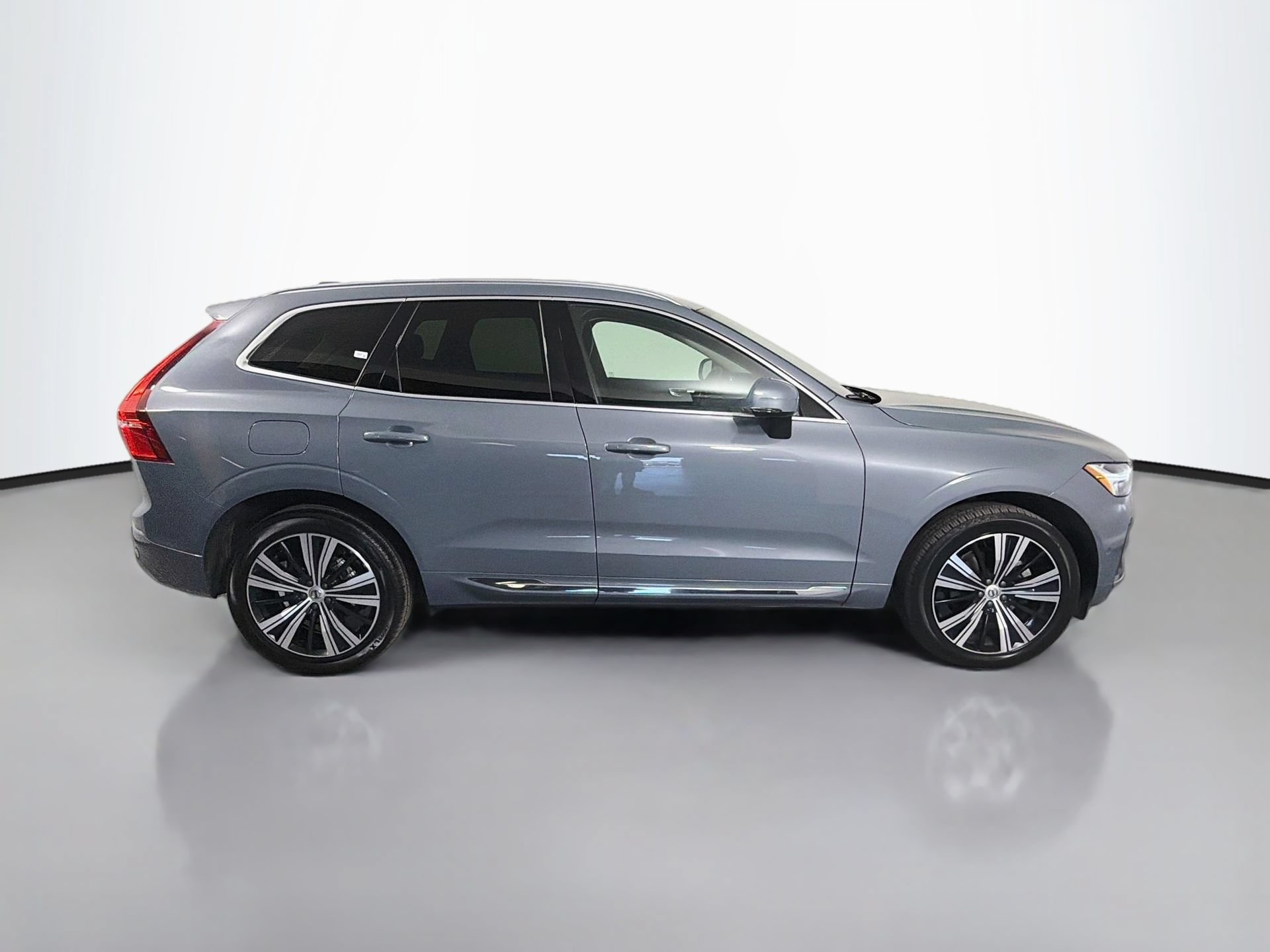 Certified 2023 Volvo XC60 B5 Plus w/ Protection Package Premier FWD image 5