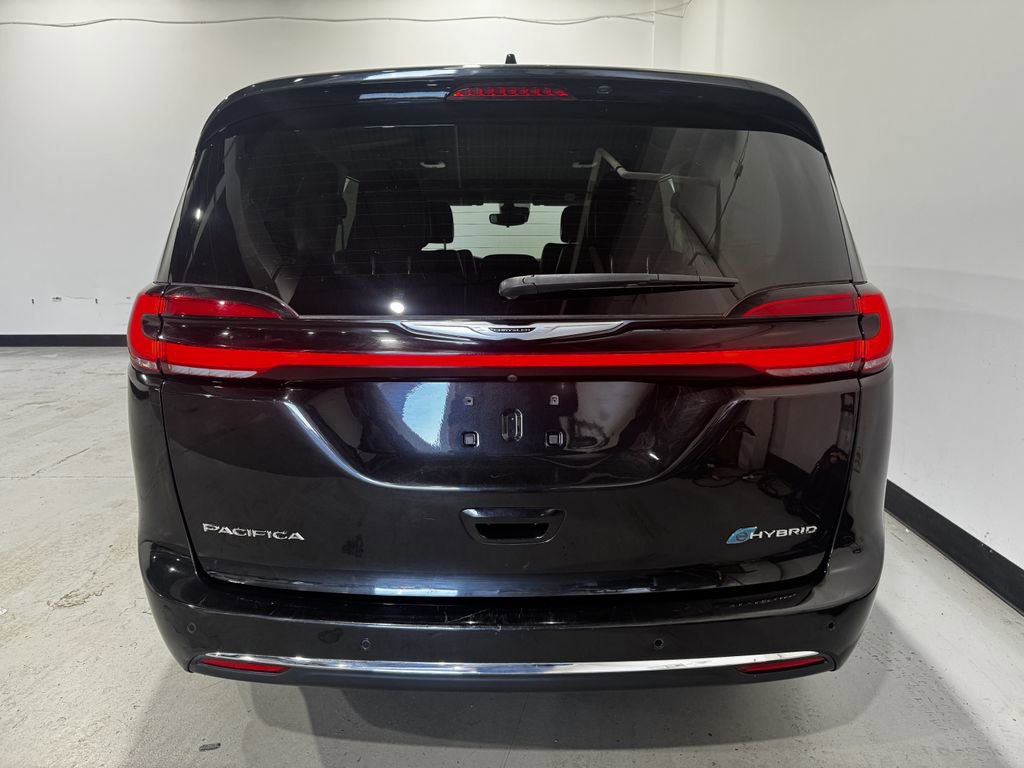 Used 2023 Chrysler Pacifica Touring-L image 25