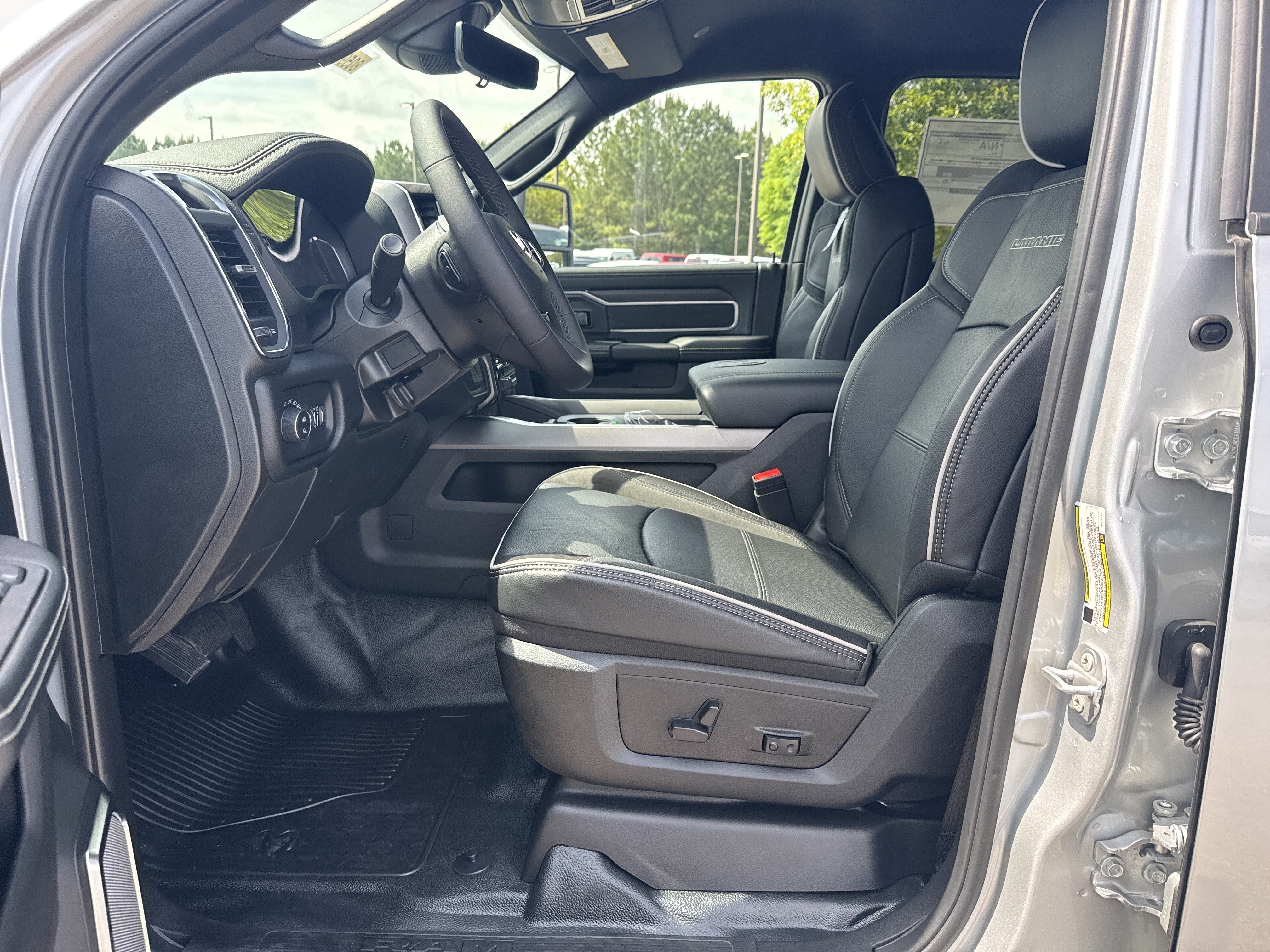 New 2026 RAM 3500 Big Horn w/ Laramie Trim Package AWD/4WD image 12