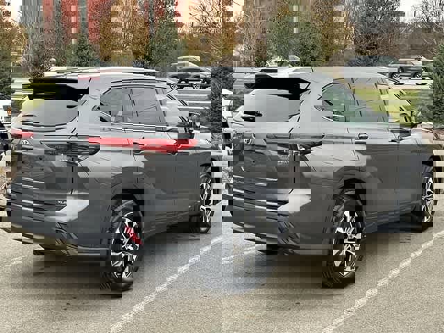 Used 2022 Toyota Highlander XLE image 36