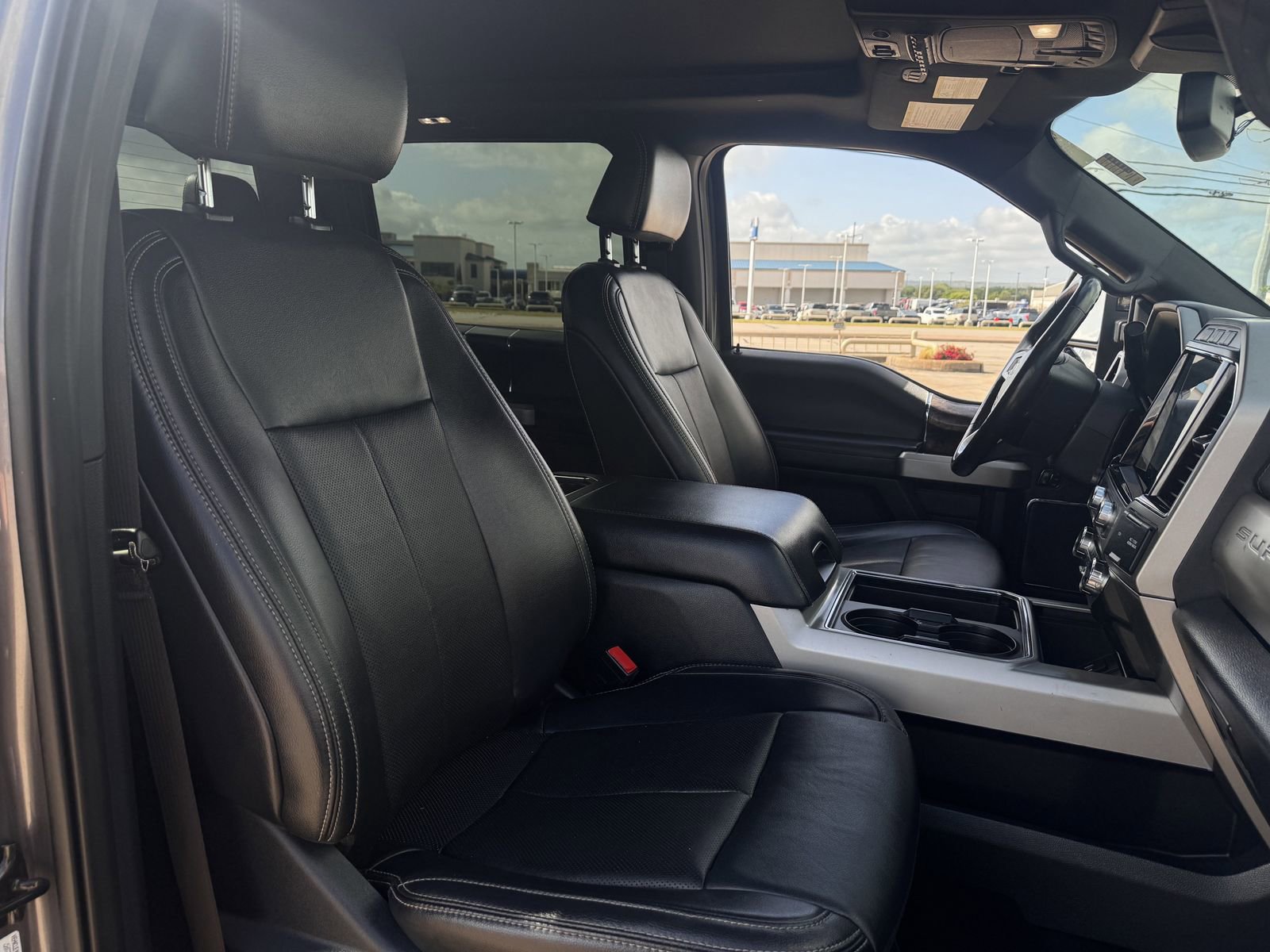 Used 2022 Ford F350 Lariat w/ Black Appearance Package image 29