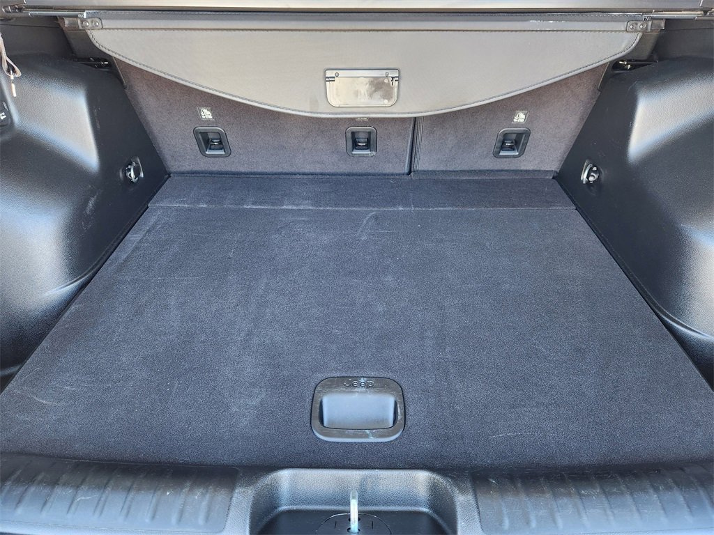 Used 2023 Jeep Cherokee Trailhawk image 32