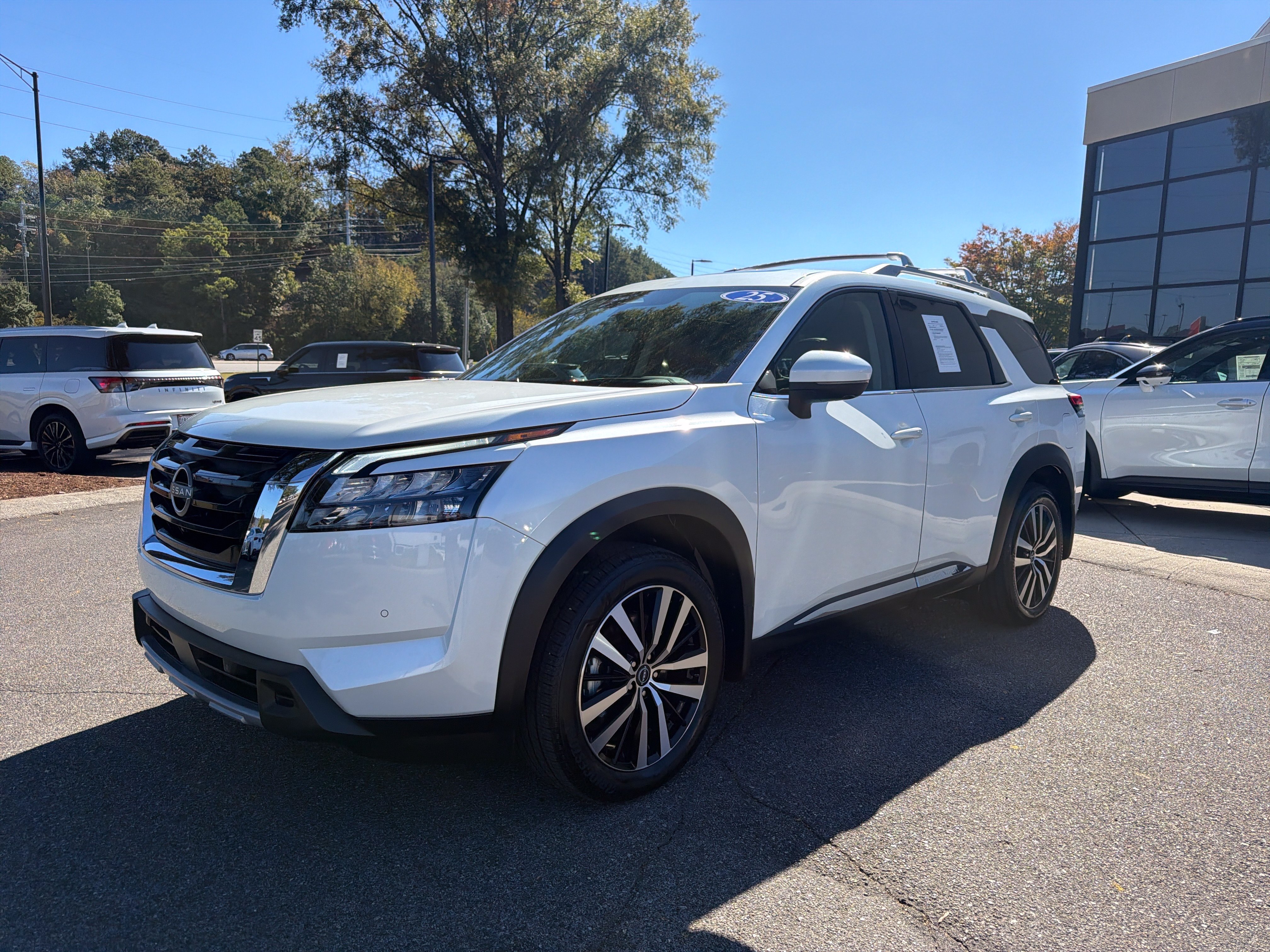Used 2025 Nissan Pathfinder Platinum w/ Cargo Package FWD image 5