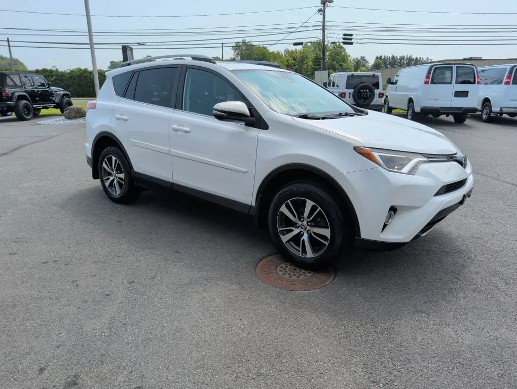 Used 2017 Toyota RAV4 XLE w/ Carpet Mat Package AWD/4WD image 4