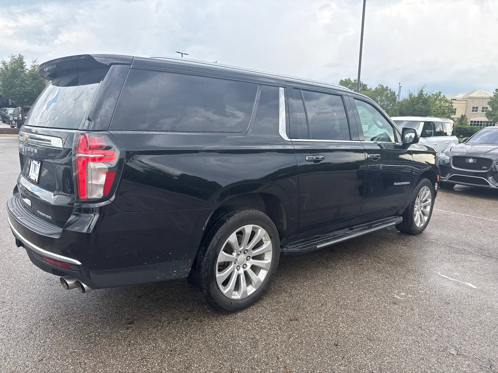Used 2021 Chevrolet Suburban Premier AWD/4WD image 5