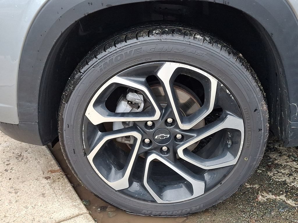 Used 2024 Chevrolet Trax RS w/ Sunroof Package FWD image 11