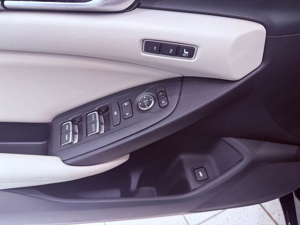 Used 2018 Honda Accord Touring image 21