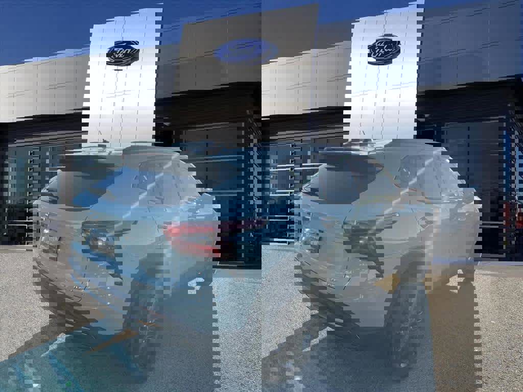 Used 2025 Chevrolet Trax ACTIV w/ Sunroof Package image 2