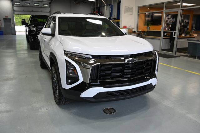 New 2026 Chevrolet Equinox ACTIV w/ Convenience Package III AWD/4WD image 3