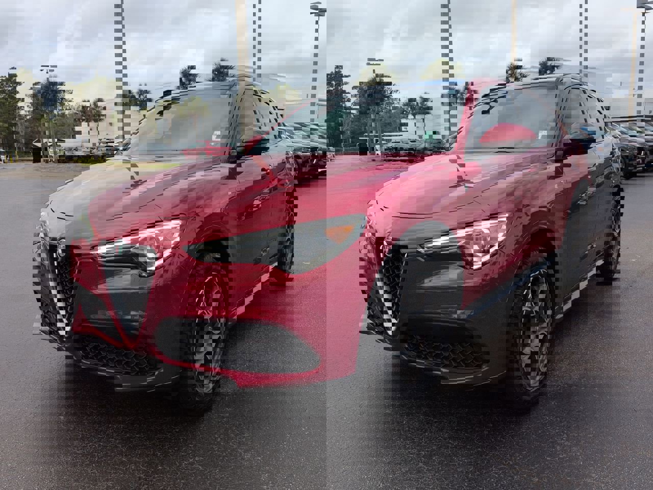 Used 2023 Alfa Romeo Stelvio Ti image 8