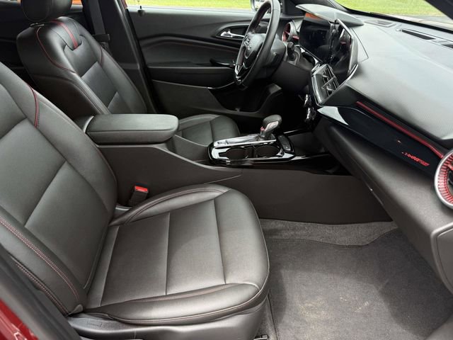 Used 2025 Chevrolet Trax RS w/ Driver Confidence Package FWD image 29