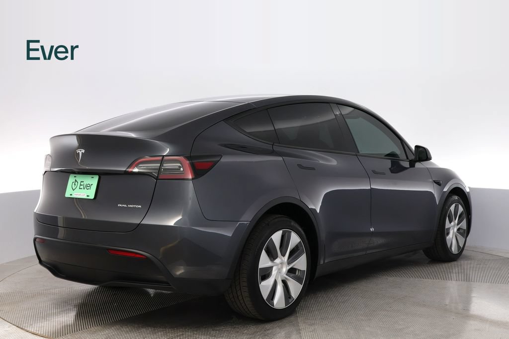 Used 2023 Tesla Model Y Long Range AWD/4WD image 3